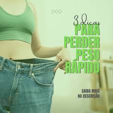 Mulher mostrando o resultado do emagrecimento com calça larga